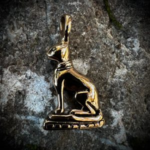 BASTET, BRONZOVÝ TALISMAN EGYPT - STŘEDOVĚKÉ AMULETY - ŠPERKY