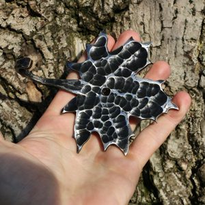 JAVOR LIST VĚŠÁK NA KLÍČE / VĚŠÁK NA ŠATY - KOVANÉ VÝROBKY - KOVÁŘSTVÍ A MINCE