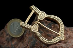 VIKINSKÁ PŘEZKA GOTLAND, BRONZ - SPONY A KOVÁNÍ - SEDLÁŘSTVÍ