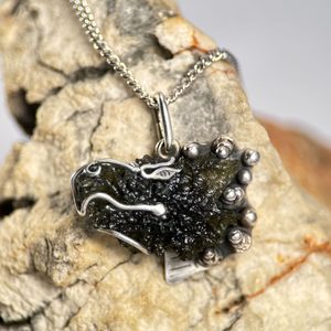 DRAGON, PŘÍVĚSEK - VLTAVÍN, STŘÍBRO 925/1000 - ŠPERKY S VLTAVÍNY - STŘÍBRNÉ ŠPERKY