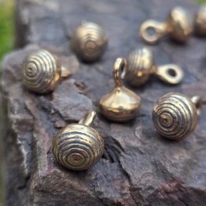 KNOFLÍK, STŘEDOVĚKÁ REPLIKA XVI. - XVII. STOLETÍ, BRONZ - BROŽE A KNOFLÍKY - ŠPERKY