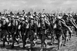 ZNAK Z ČESKOSLOVENSKÉHO HRANIČNÍHO SLOUPU - REPLIKA - KOVANÉ BYTOVÉ DOPLŇKY - KOVÁŘSTVÍ A MINCE