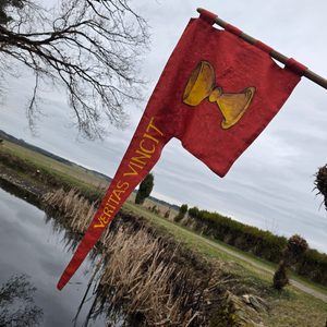 HUSITSKÝ PRAPOR VERITAS VINCIT - VLAJKY A KOROUHVE - MÓDA