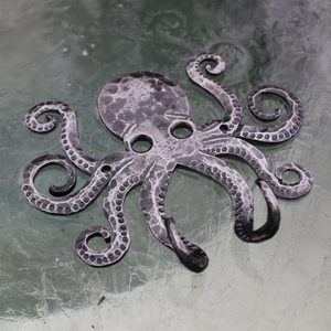 CTHULHU - KOVANÉ HÁČKY / VĚŠÁK NA KLÍČE - KOVÁŘSTVÍ A MINCE