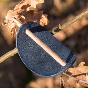 GOTHICA, KOŽENÁ SPONA DO VLASŮ MODRÁ - KOŽENÉ ŠPERKY - SEDLÁŘSTVÍ