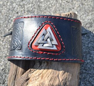 VALKNUT, KOŽENÝ VIKINGSKÝ NÁRAMEK - NÁRAMKY Z KŮŽE - SEDLÁŘSTVÍ