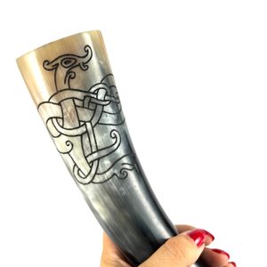 DRAČÍ UZEL RYTÝ ROH NA PITÍ, 0,3 L - ROHY NA PITÍ - STOLOVÁNÍ