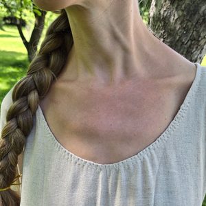 DÁMSKÁ KOŠILE, SPODNIČKA - 2. POLOVINA 14. STOLETÍ - DÁMSKÉ ODĚVY - MÓDA