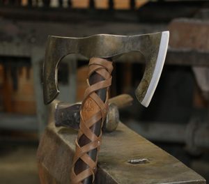 ÁSEGIR, OBOUSEČNÁ SEKERA - SEKERY - ZBRANĚ