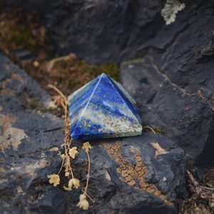 PYRAMIDY SEDMI ČAKER - DEKORAČNÍ MINERÁLY, HORNINY{% if kategorie.adresa_nazvy[0] != zbozi.kategorie.nazev %} - VLTAVÍNY, FOSÍLIE, MINERÁLY{% endif %}