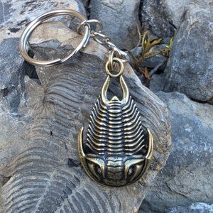 KLÍČENKA S TRILOBITEM, ZINEK, STAROMOSAZ - KLÍČENKY Z KOVU - ŠPERKY