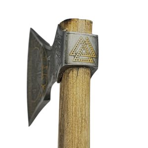VEGVISÍR, KOVANÁ LEPTANÁ POZLACENÁ SEKERA - SEKERY - ZBRANĚ