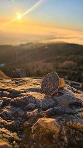 ČESKOSLOVENSKÝ HRANIČNÍ SLOUP, PŘÍVĚSEK, STAROMOSAZ - VŠECHNY AMULETY, VLASTNÍ VÝROBA - ŠPERKY
