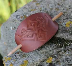 MAUVE, KOŽENÁ SPONA DO VLASŮ HNĚDÁ - KOŽENÉ ŠPERKY - SEDLÁŘSTVÍ
