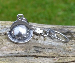 MORION PŘILBA, KLÍČENKA - STŘEDOVĚKÉ AMULETY - ŠPERKY