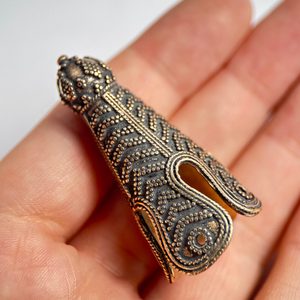 VIKINSKÁ KONCOVKA NA ČEPICI, BIRKA, BRONZ - BROŽE A KNOFLÍKY - ŠPERKY