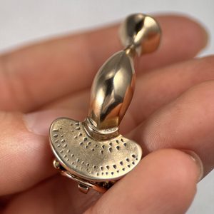 ŘÍMSKÁ LEGIONÁŘSKÁ SPONA Z MUŠOVA, BRONZ - BROŽE A KNOFLÍKY - ŠPERKY