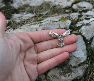 SOVA V LETU, BRONZ, PŘÍVĚŠEK - AMULETY ZVÍŘATA{% if kategorie.adresa_nazvy[0] != zbozi.kategorie.nazev %} - ŠPERKY - BRONZ, ZINEK, BIŽUTERIE{% endif %}