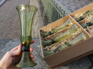 CHAMPAGNE, LESNÍ SKLO - 6 KUSŮ - HISTORICKÉ SKLO - STOLOVÁNÍ