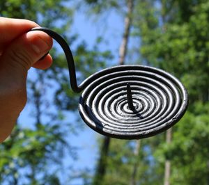 KOVANÝ STŘEDOVĚKÝ SVÍCEN, STÁČENÝ - KOVANÉ VÝROBKY - KOVÁŘSTVÍ A MINCE