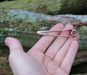 KELTSKÁ FIBULA, LATÉN, BRONZ - BROŽE A KNOFLÍKY - ŠPERKY