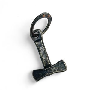 MJÖLNIR, KOVANÉ THOROVO KLADIVO, AMULET - KOVANÉ ŠPERKY - ŠPERKY