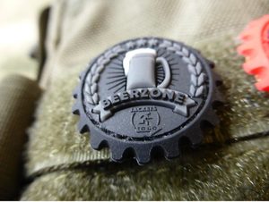 PIVNÍ VRŠEK, BEERZONENKRONENKORKEN, 3D PATCH NÁŠIVKA, SUCHÝ ZIP - NÁŠIVKY - VOJENSKÉ{% if kategorie.adresa_nazvy[0] != zbozi.kategorie.nazev %} - BUSHCRAFT{% endif %}