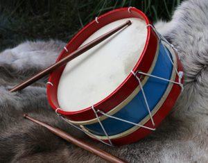 STŘEDOVĚKÝ BUBEN S PALIČKAMA - BUBNY - TÁBOŘENÍ A ŘEMESLA