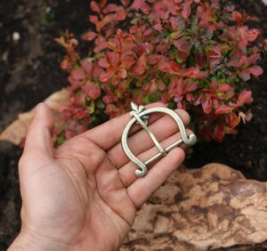 SPONA NA PÁSEK FLEUR DE LIS, STŘEDOVĚK - STAROMOSAZ - OPASKOVÉ SPONY A KOVÁNÍ - MÓDA