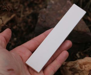 UMĚLÁ SLONOVINA ELFORYN 150X30X7MM - MATERIÁL NA STŘENKY NOŽŮ - ZBRANĚ