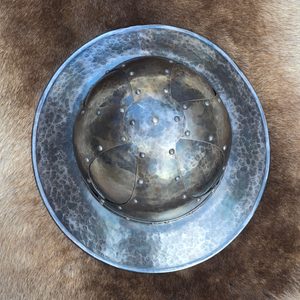 ŽELEZNÝ KLOBOUK, NÝTOVANÝ, STOCKHOLM 1300 - STŘEDOVĚKÉ PŘILBY - ZBROJE