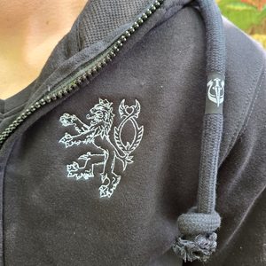 PATRIOT BOHEMIA, MIKINA S KAPUCÍ, ZIPPER - VÝŠIVKA ČESKÝ LEV - MIKINY - MÓDA