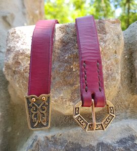 SALZBURG, STŘEDOVĚKÝ OPASEK, BRONZ, XIII. STOLETÍ, ČERVENÝ - OPASKY Z KŮŽE - SEDLÁŘSTVÍ