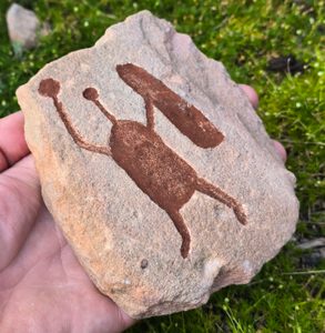 PETROGLYPH - TESÁNO DO KAMENE - ZAHRADNÍ DEKORACE - HOME DECOR