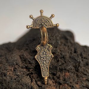 FIBULA - SLOVANSKÝ PŘÍVĚŠEK, ODLÉVANÝ GRANULOVANÝ A FILIGRÁNOVÝ ŠPERK, BRONZ - PŘÍVĚSKY - ŠPERKY