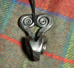 BERAN, KOVANÁ BERANÍ HLAVA, PŘÍVĚŠEK - KELTSKÉ AMULETY - ŠPERKY