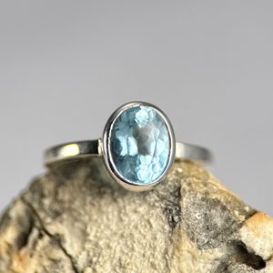 RIVA, PRSTEN, MODRÝ TOPAZ, STŘÍBRO 925/1000 - PRSTENY - STŘÍBRNÉ ŠPERKY