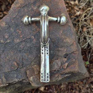 ŘÍMSKÁ SPONA, FIBULA, BRONZ, POSTŘÍBŘENO - BROŽE A KNOFLÍKY - ŠPERKY