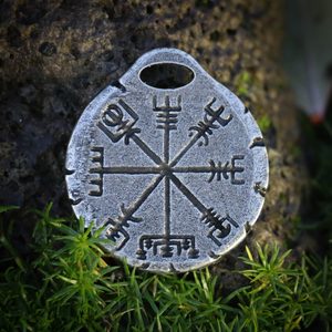 VEGVISÍR AMULET NA KRK, ZINEK - VŠECHNY AMULETY, VLASTNÍ VÝROBA - ŠPERKY