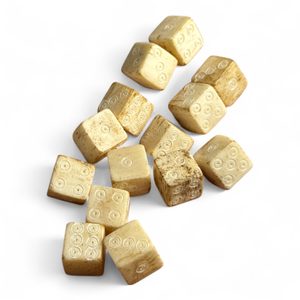 KOSTĚNÁ ŘÍMSKÁ HRACÍ KOSTKA - ŽLUTÁ - ŘÍMSKÉ DESKOVÉ HRY - HRY A KNIHY