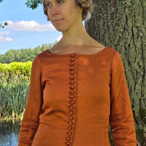 SPODNÍ ŠATY, 2. POLOVINA 14. STOLETÍ - NIŽŠÍ ŠLECHTIČNA / BOHATŠÍ MĚŠŤANKA - DÁMSKÉ ODĚVY - MÓDA