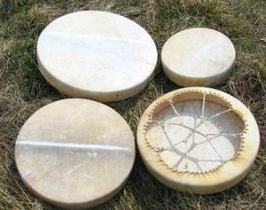 ŠAMANSKÝ, RÁMOVÝ BUBEN - Ø 30 CM - BUBNY - TÁBOŘENÍ A ŘEMESLA