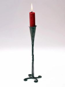 KOVANÝ STŘEDOVĚKÝ SVÍCEN - SVÍCENÍ A SVÍTIDLA - TÁBOŘENÍ A ŘEMESLA