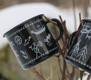 SÁMI LAPONSKÝ PLECHÁČEK, SMALTOVANÝ HRNEK - POHÁRY A HRNKY - HOME DECOR