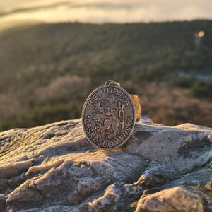 ČESKOSLOVENSKÝ HRANIČNÍ SLOUP, PŘÍVĚSEK, STAROMOSAZ - VŠECHNY AMULETY, VLASTNÍ VÝROBA - ŠPERKY