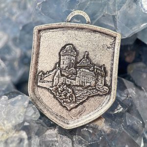 HRAD KARLŠTEJN, STŘEDOVĚKÝ ERB VE ŠTÍTU, ZINEK - STŘEDOVĚKÉ AMULETY - ŠPERKY