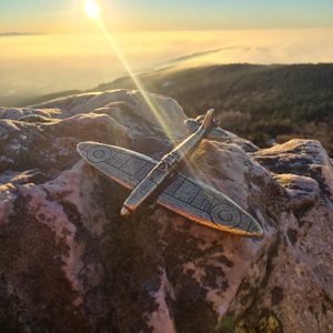 HISTORICKÝ PŘÍVĚŠEK LETADLO SUPERMARINE SPITFIRE, STAROMOSAZ - VŠECHNY AMULETY, VLASTNÍ VÝROBA - ŠPERKY