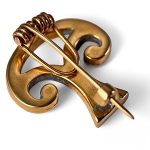 PELTOIDNÍ PROLAMOVANÁ SPONA, MUŠOV, BRONZ, REPLIKA - BROŽE A KNOFLÍKY - ŠPERKY