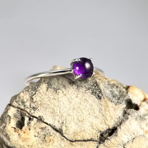 YENNEFER, PRSTEN, AMETYST STŘÍBRO 925/1000 - PRSTENY - STŘÍBRNÉ ŠPERKY