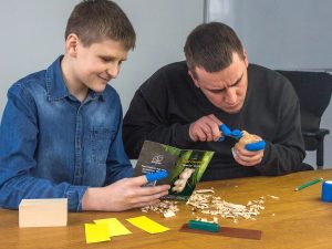 ŘEZBÁŘSKÁ SADA PRO CELOU RODINU, MEDVĚD, DIY05 - ŘEZBÁŘSKÁ DLÁTA - TÁBOŘENÍ A ŘEMESLA